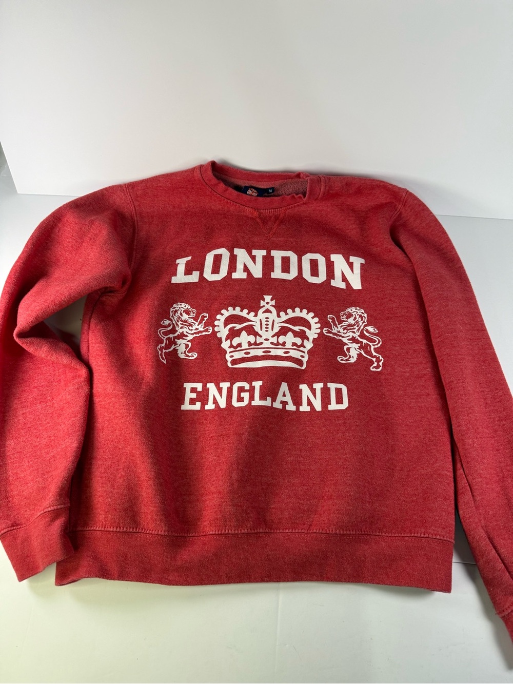 London England Red Crew Sweatshirt with Crest Graphic